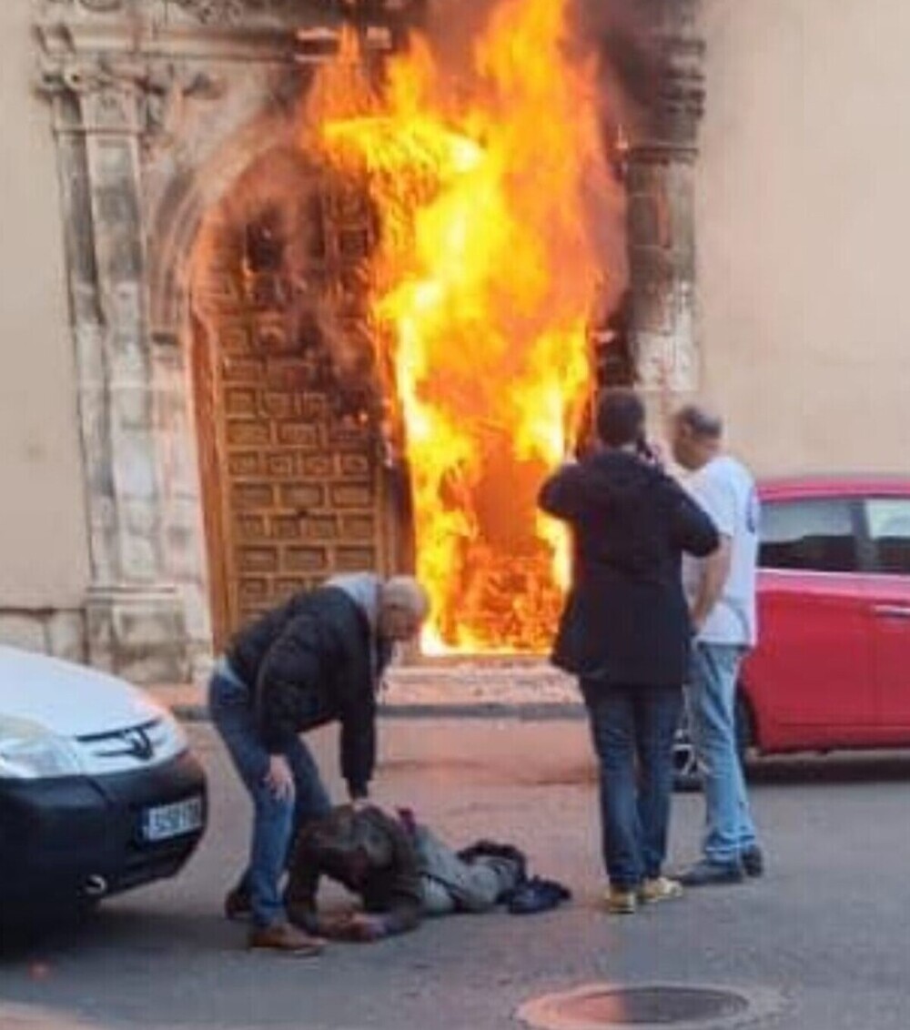 SI ES MORITO, NO ES DELITO CANTAN LAS PERRAS COMUNISTAS.jpg